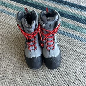 Columbia youth Bugaboot. Snow boots.